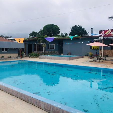 Isabella Hostel And Pool Alto Boquete Exteriör bild