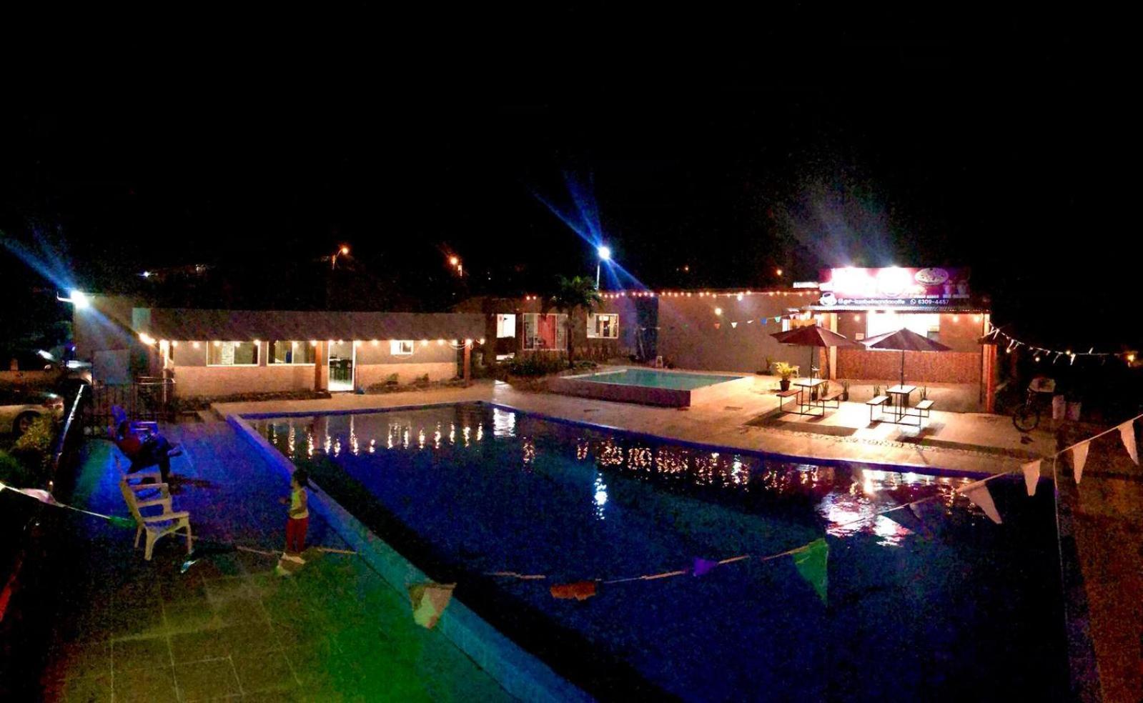 Isabella Hostel And Pool Alto Boquete Exteriör bild